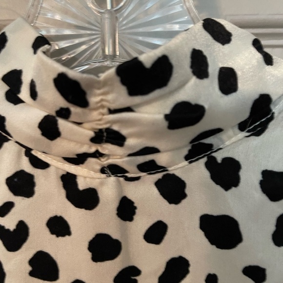Rabbit Rose Dalmatian print cropped high neck open back blouse - Picture 5 of 11